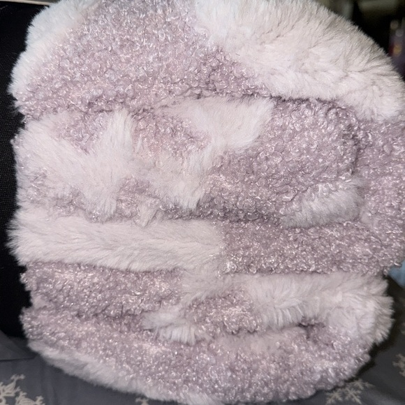 Rachel Zoe Halloween purple faux fur skull blanket with metallic threads 💀💀 - Picture 5 of 7